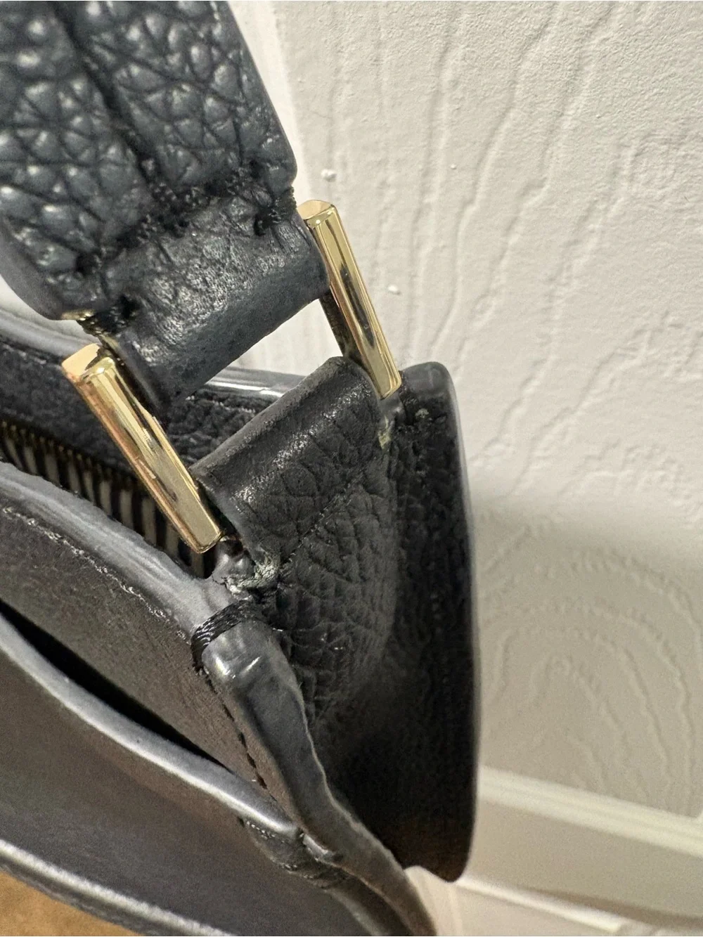 Kate Spade black pebbled leather crossbody with tassel - Picture 3 of 4